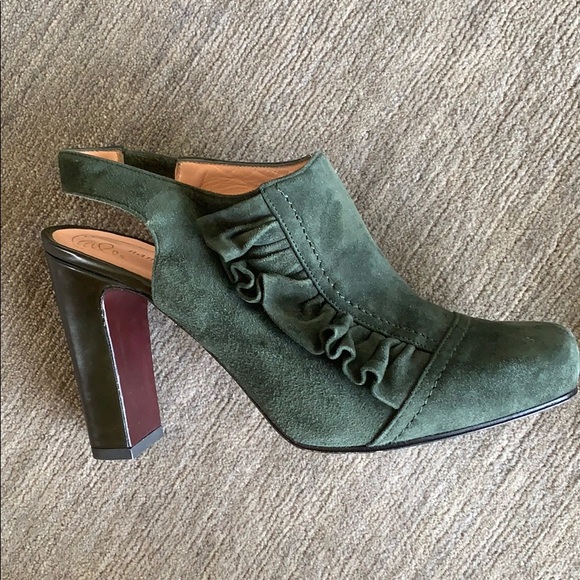Nanette Lepore hunter green suede shoes, size 7 - Picture 7 of 7